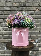Цветочная композиция из Гипсофила и Розы в шляпной коробке в Чурапче