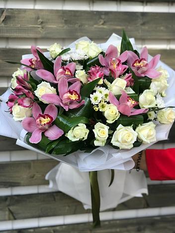 Букет цветов из: Розы и Хризантемы в Чурапче