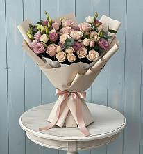 Букет цветов из:  Розы и Лизиантусы в Чурапче