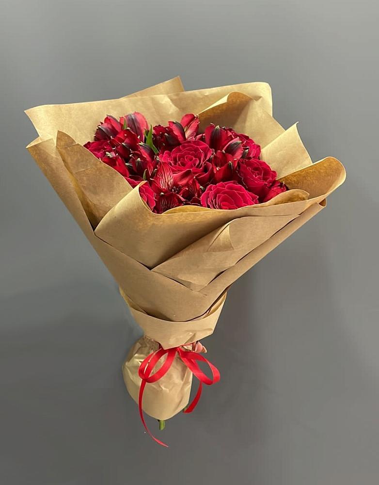 Букет цветов из: Альстромерии и Розы в Чурапче