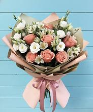 Букет цветов из:  Розы, Альстромерии и Лизиантусы в Чурапче