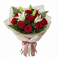 Букет цветов из:  Лилии и Розы в Чурапче