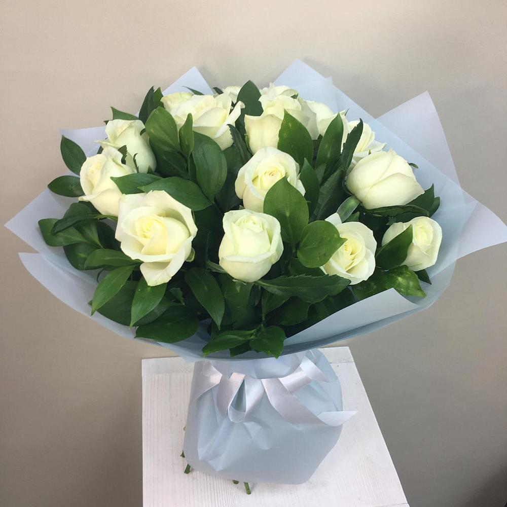 Букет 15 Белых роз Проуд в Чурапче