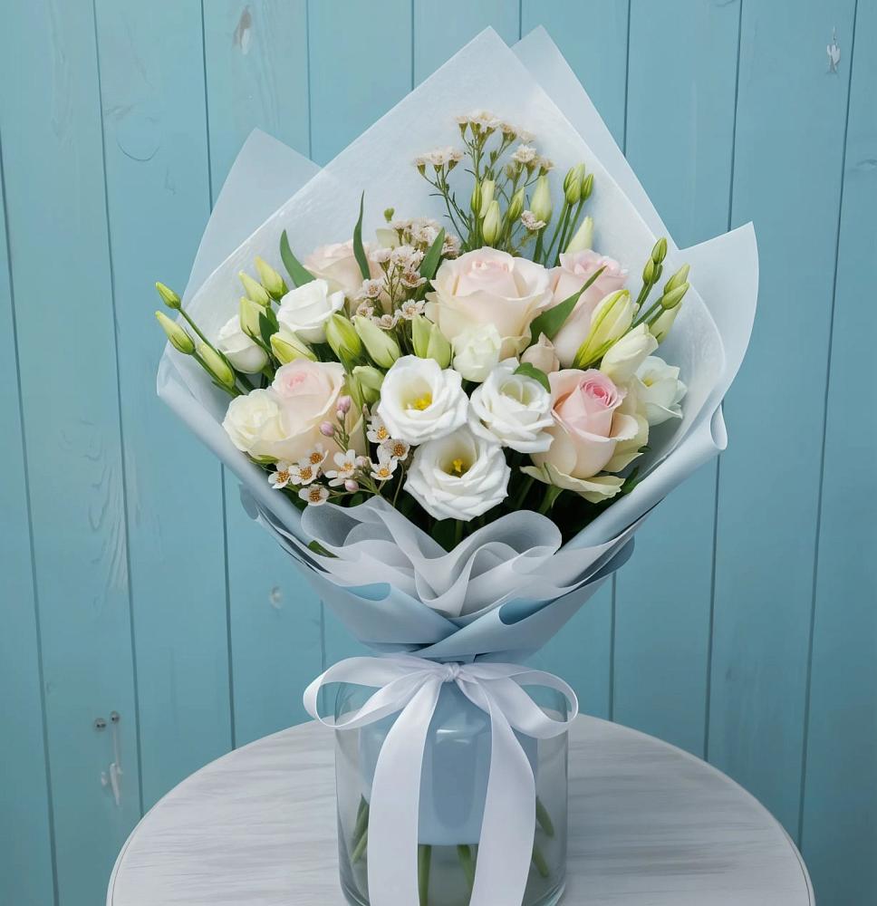 Букет цветов из: Розы и Лизиантусы в Чурапче