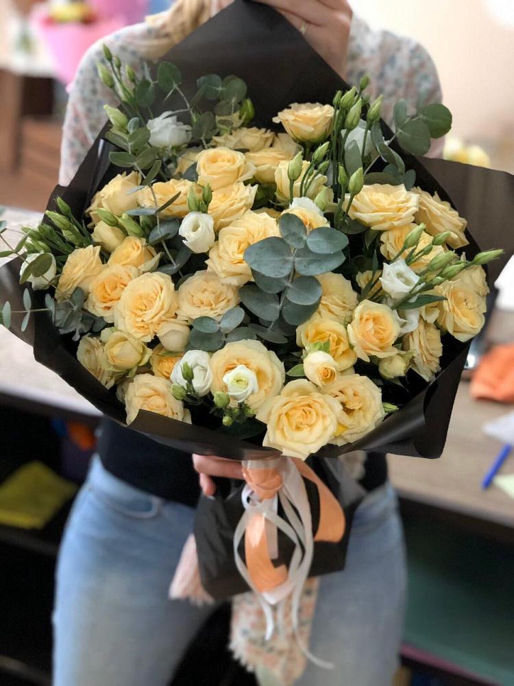 Букет цветов из: Розы и Лизиантусы в Чурапче