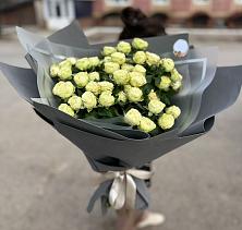 Букет Белые кустовые розы Солинеро в Чурапче
