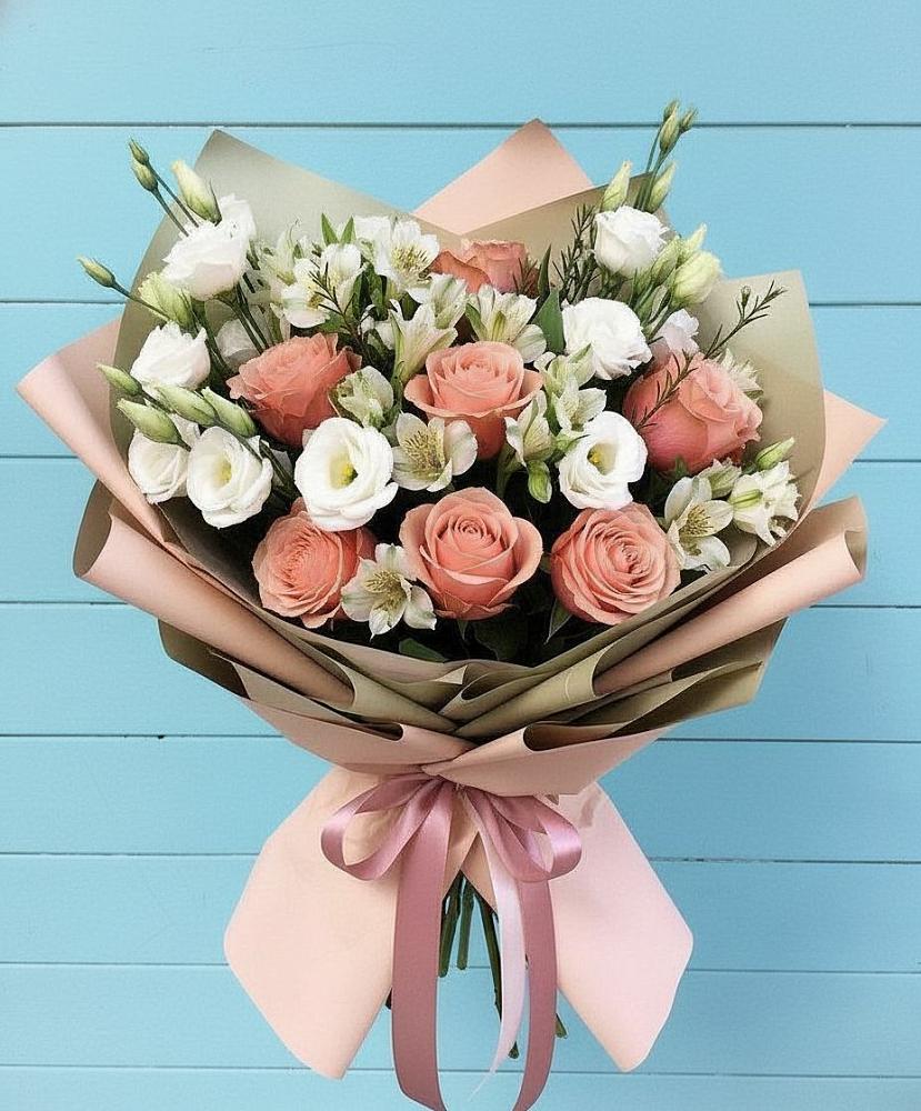 Букет цветов из: Розы, Альстромерии и Лизиантусы в Чурапче