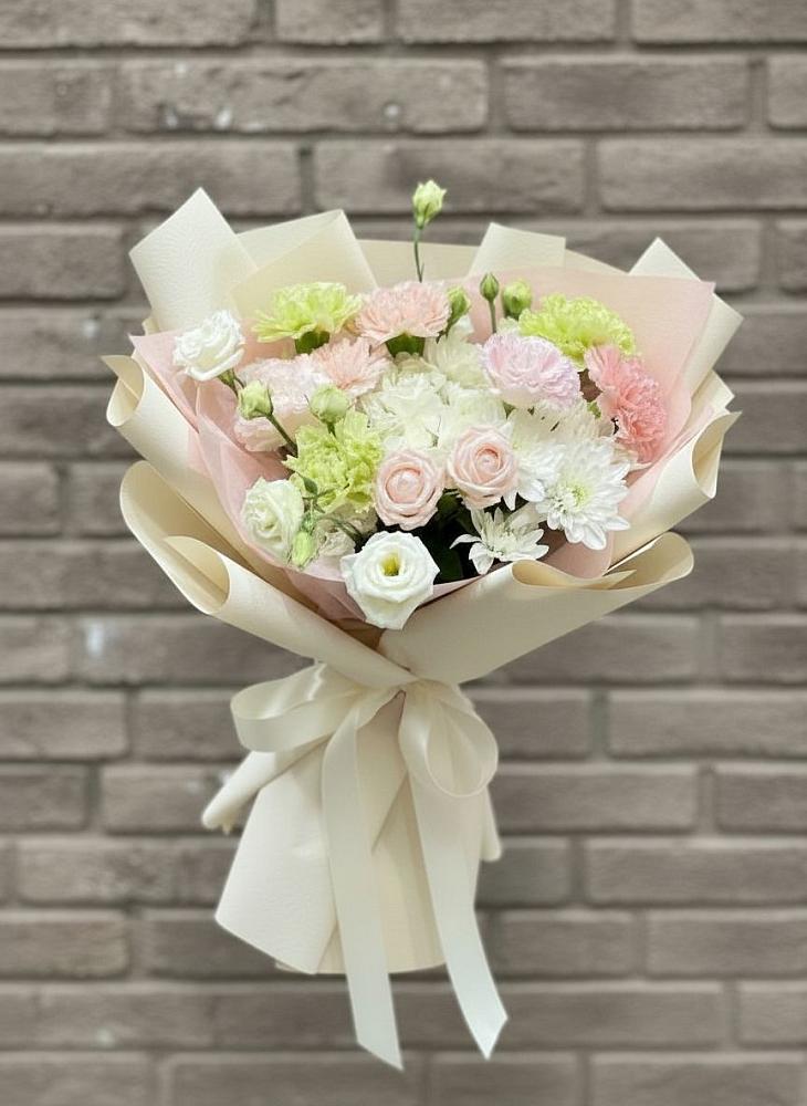 Букет цветов из: Гвоздики, Розы, Лизиантусы и Хризантемы в Чурапче