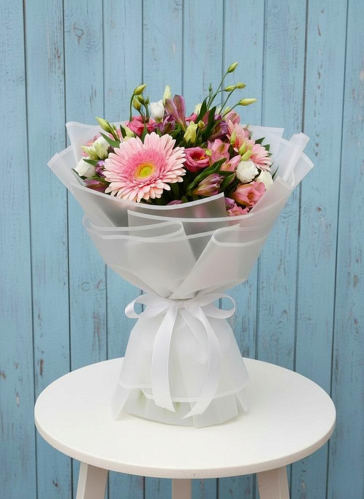 Букет цветов из: Герберы, Альстромерии и Лизиантусы в Чурапче