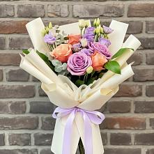 Букет цветов из:  Лизиантусы и Розы в Чурапче