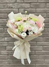 Букет цветов из:  Гвоздики, Розы, Лизиантусы и Хризантемы в Чурапче