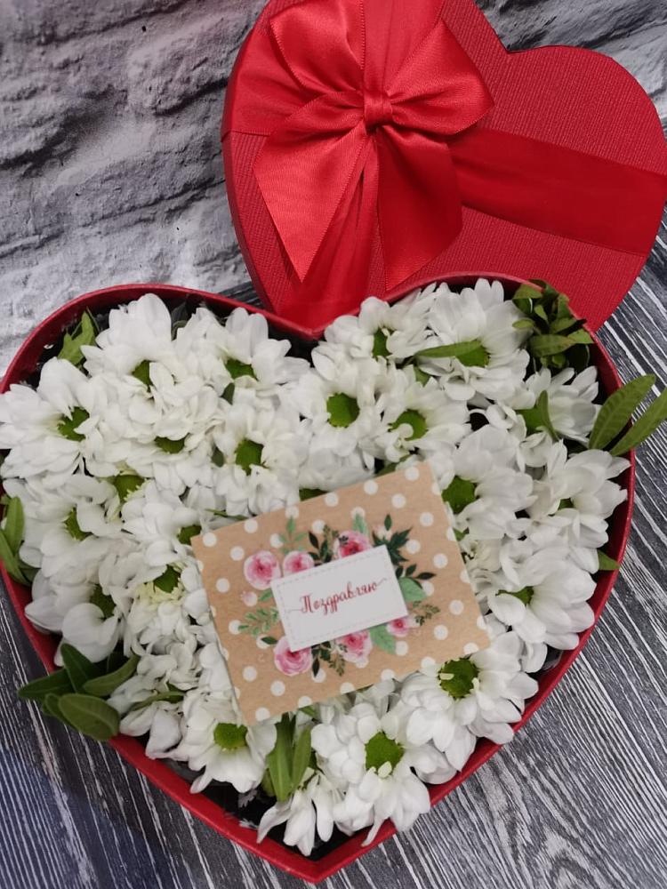 Цветочная композиция из Хризантемы в виде сердца в Чурапче