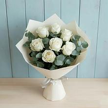 Букет Белые розы в Эвкалипте в Чурапче