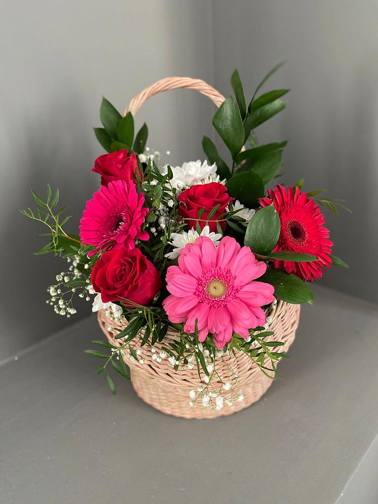 Цветочная композиция из Розы, Хризантемы и Герберы в корзине в Чурапче