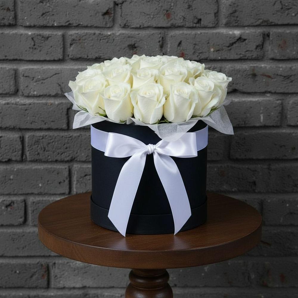 Цветочная композиция из Розы в шляпной коробке в Чурапче