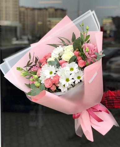 Букет цветов из: Розы, Лизиантусы и Хризантемы в Чурапче