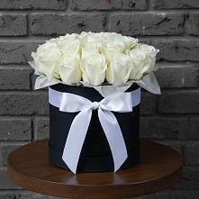 Цветочная композиция из Розы в шляпной коробке в Чурапче