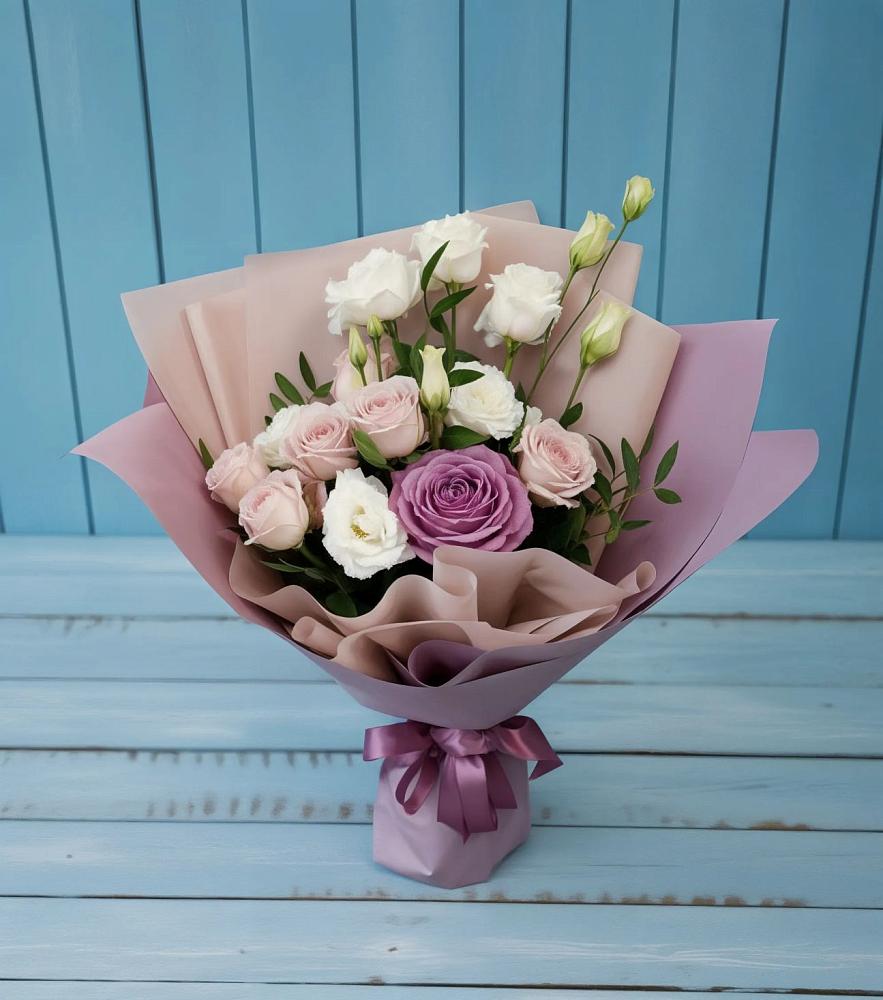 Букет цветов из: Розы и Лизиантусы в Чурапче